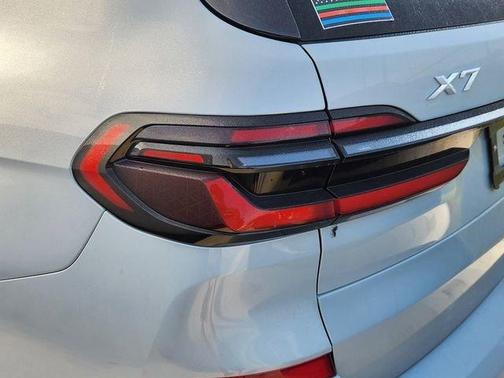 Gray Metallic 2026 BMW X7 xDrive40i