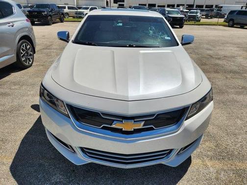 Iridescent Pearl Tricoat 2019 Chevrolet Impala Premier 2LZ