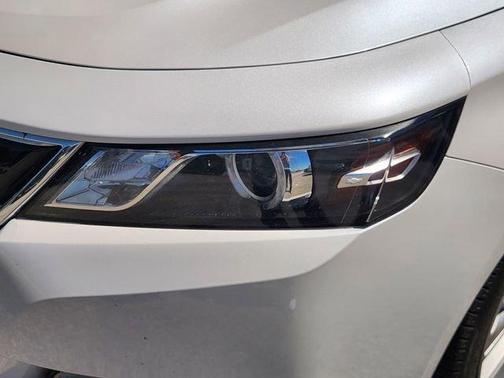 Iridescent Pearl Tricoat 2019 Chevrolet Impala Premier 2LZ