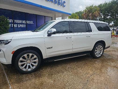 Iridescent Pearl Tricoat 2024 Chevrolet Suburban Premier