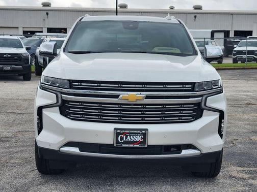 Iridescent Pearl Tricoat 2024 Chevrolet Suburban Premier