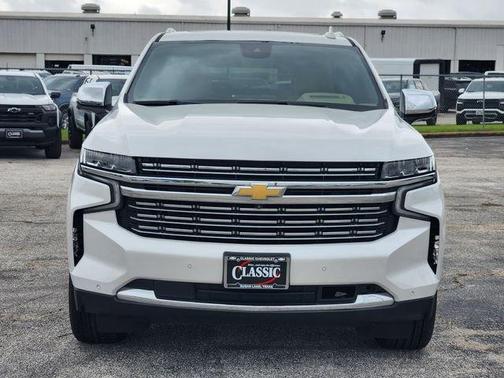 Iridescent Pearl Tricoat 2024 Chevrolet Suburban Premier