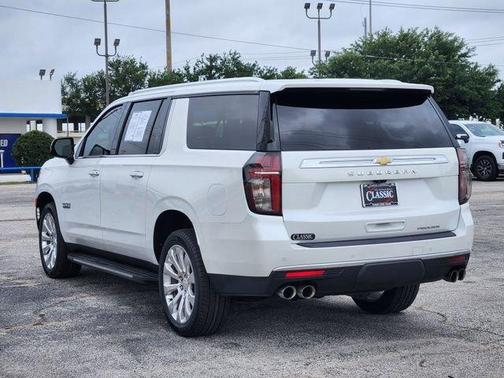 Iridescent Pearl Tricoat 2024 Chevrolet Suburban Premier