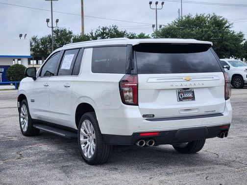 Iridescent Pearl Tricoat 2024 Chevrolet Suburban Premier