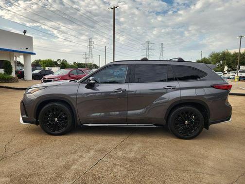 Magnetic Gray Metallic 2023 Toyota Highlander XSE
