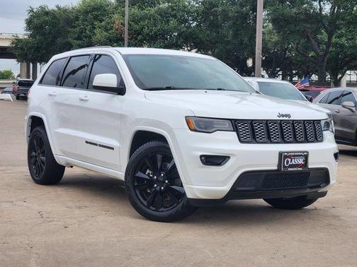 Bright White Clearcoat 2022 Jeep Grand Cherokee WK Laredo
