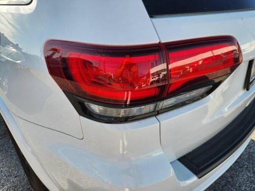 Bright White Clearcoat 2022 Jeep Grand Cherokee WK Laredo