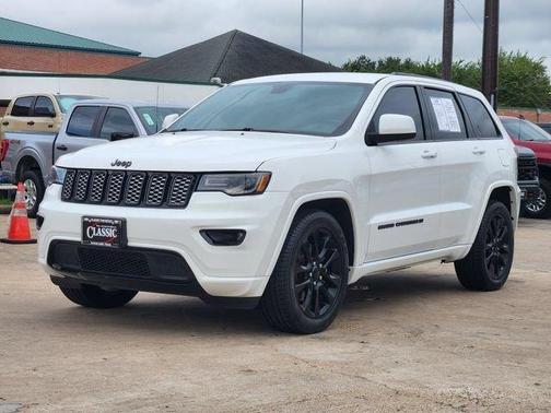 Bright White Clearcoat 2022 Jeep Grand Cherokee WK Laredo