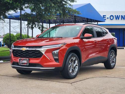 Cayenne Orange Metallic 2024 Chevrolet Trax LT