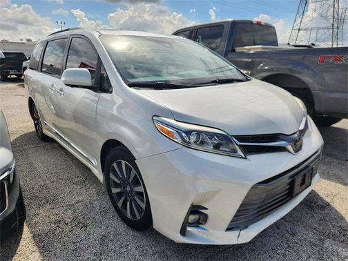 2018 Toyota Sienna Limited Premium