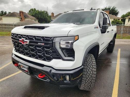Summit White 2025 Chevrolet Silverado 2500 ZR2