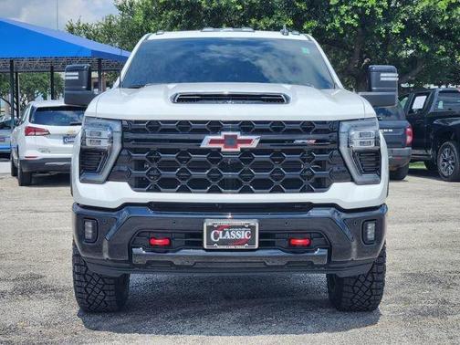 Summit White 2025 Chevrolet Silverado 2500 ZR2