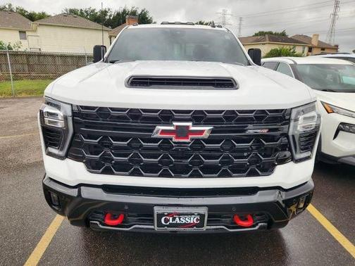 Summit White 2025 Chevrolet Silverado 2500 ZR2