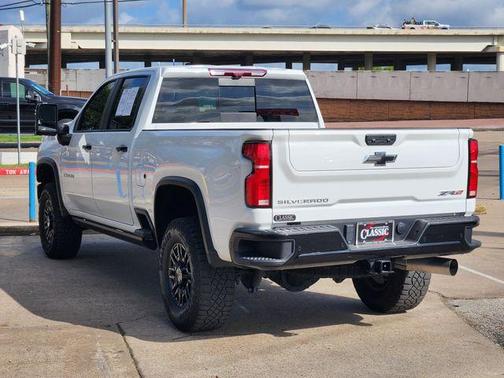 Summit White 2025 Chevrolet Silverado 2500 ZR2