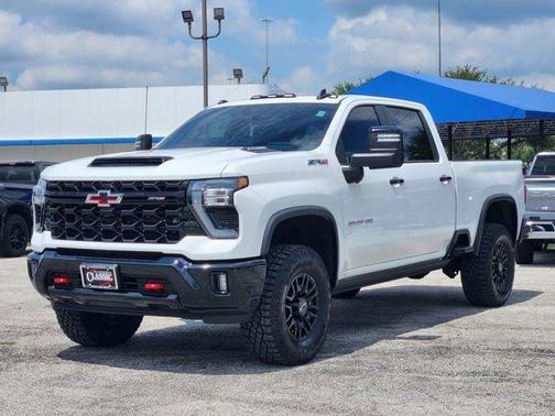 Summit White 2025 Chevrolet Silverado 2500 ZR2