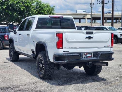 Summit White 2025 Chevrolet Silverado 2500 ZR2