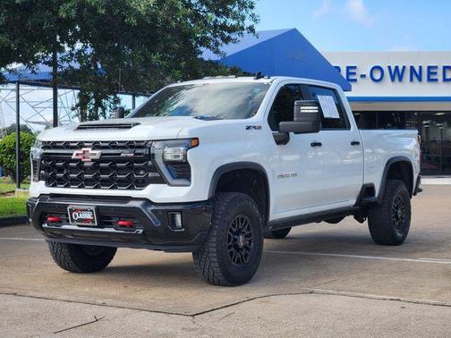 Summit White 2025 Chevrolet Silverado 2500 ZR2