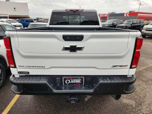 Summit White 2025 Chevrolet Silverado 2500 ZR2