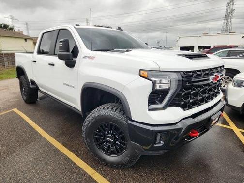 Summit White 2025 Chevrolet Silverado 2500 ZR2