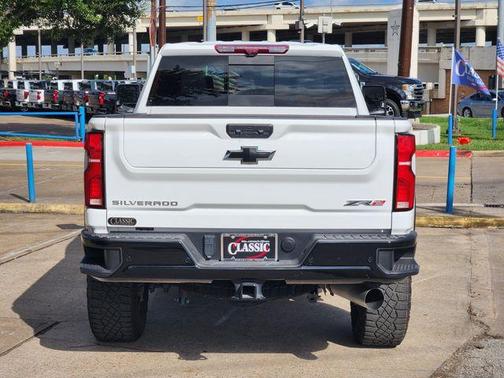 Summit White 2025 Chevrolet Silverado 2500 ZR2