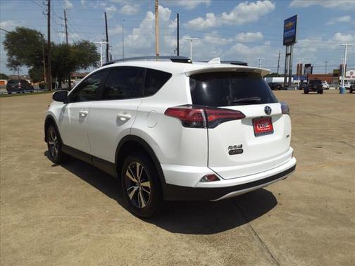 Photo 2 of 25 of 2018 Toyota RAV4 XLE