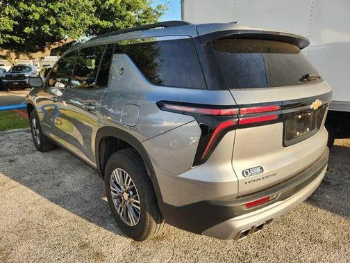 Sterling Gray Metallic 2025 Chevrolet Traverse LT