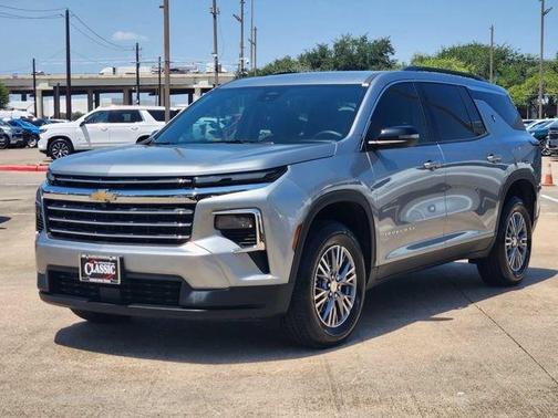 Sterling Gray Metallic 2025 Chevrolet Traverse LT