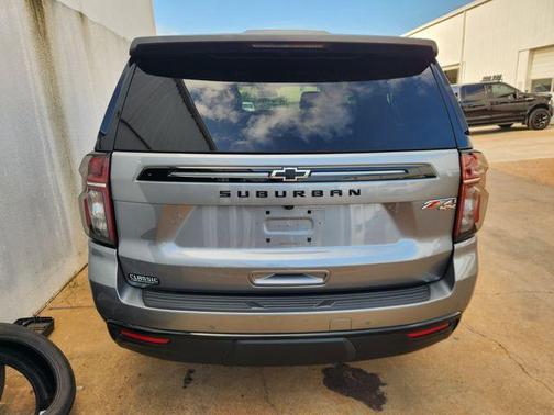 Sterling Gray Metallic 2023 Chevrolet Suburban Z71