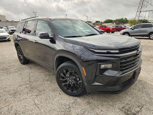 Mosaic Black Metallic 2024 Chevrolet Traverse LT