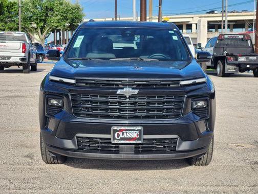 Mosaic Black Metallic 2024 Chevrolet Traverse LT