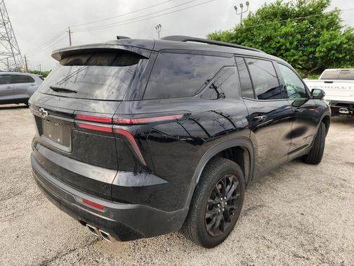 Mosaic Black Metallic 2024 Chevrolet Traverse LT