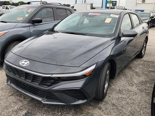 2024 Hyundai ELANTRA SE
