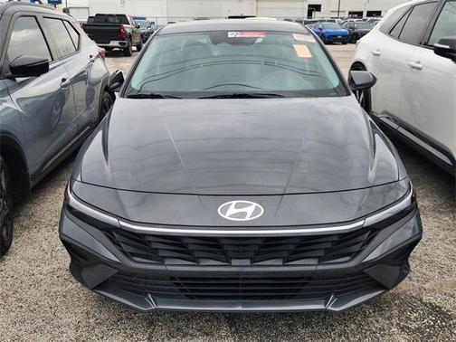 2024 Hyundai ELANTRA SE