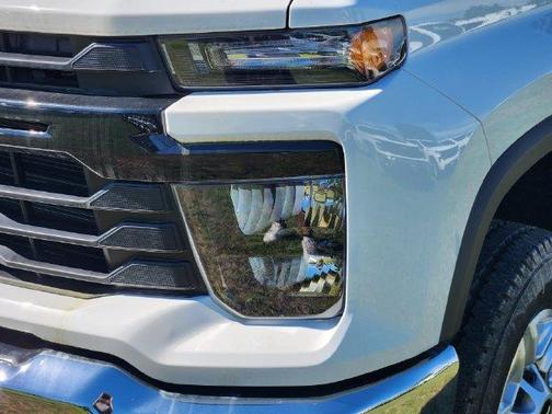 White 2025 Chevrolet Silverado 2500 WT