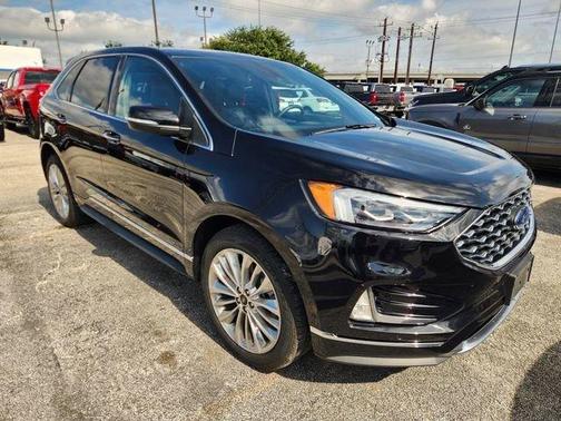 Black Metallic 2022 Ford Edge Titanium