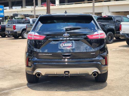 Black Metallic 2022 Ford Edge Titanium