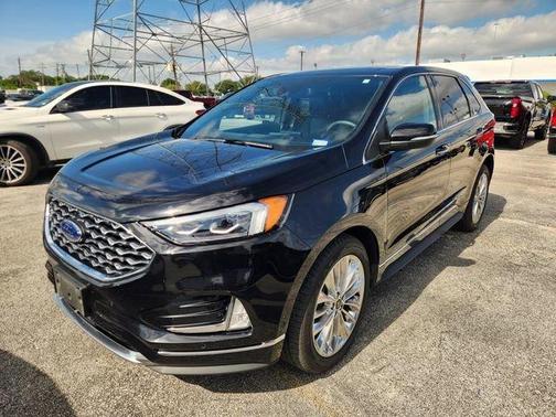 Black Metallic 2022 Ford Edge Titanium
