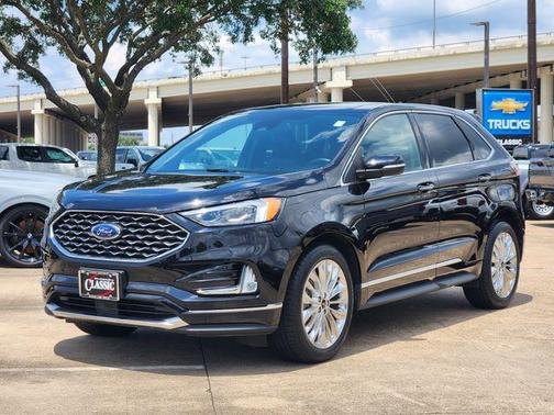 Black Metallic 2022 Ford Edge Titanium