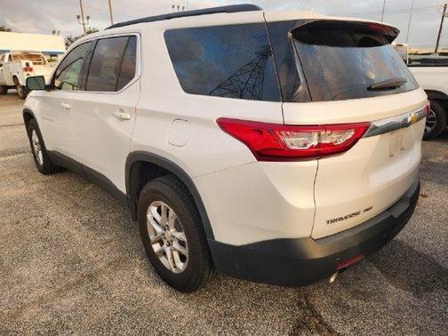 Iridescent Pearl Tricoat 2020 Chevrolet Traverse LT Cloth
