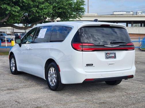 Bright White Clearcoat 2025 Chrysler Pacifica Select