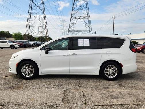 Bright White Clearcoat 2025 Chrysler Pacifica Select