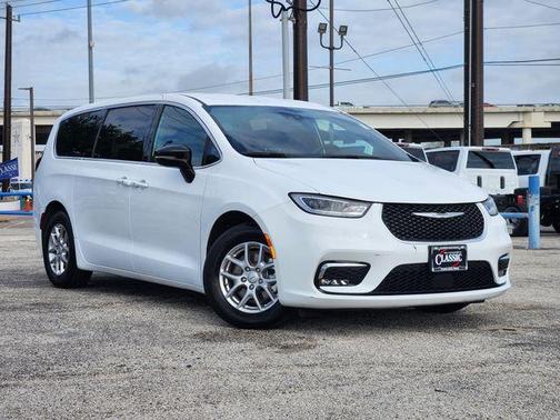 2025 Chrysler Pacifica Select