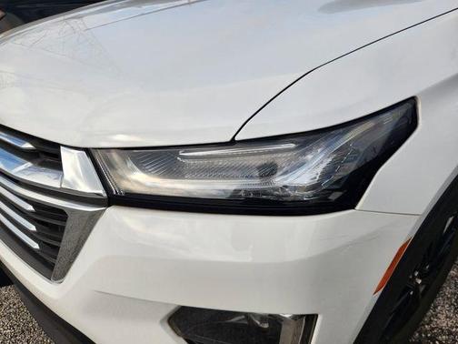 Summit White 2023 Chevrolet Traverse LT Cloth