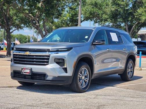 Sterling Gray Metallic 2025 Chevrolet Traverse LT