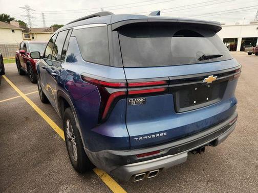 Lakeshore Blue Metallic 2024 Chevrolet Traverse LT