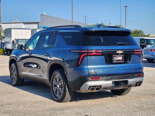 Lakeshore Blue Metallic 2024 Chevrolet Traverse LT