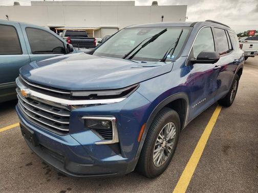 Lakeshore Blue Metallic 2024 Chevrolet Traverse LT