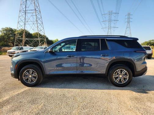 Lakeshore Blue Metallic 2024 Chevrolet Traverse LT