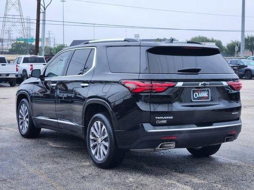 Mosaic Black Metallic 2023 Chevrolet Traverse Premier