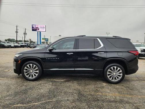 Mosaic Black Metallic 2023 Chevrolet Traverse Premier